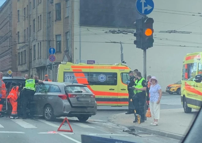 На место ДТП приехали сразу несколько скорых.