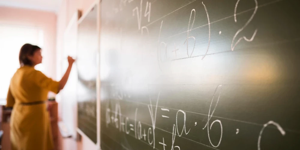 IKVD izvērtēja 167 izglītības iestāžu sniegumu pārejā uz mācībām tikai latviešu valodā.