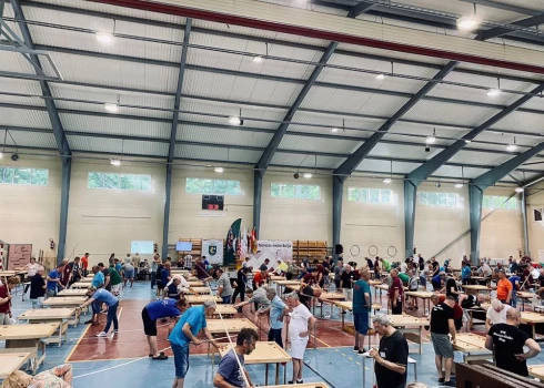 Pasaules kausa posmā novusā Spuņciemā sportisti sacenšas pie 125 galdiem