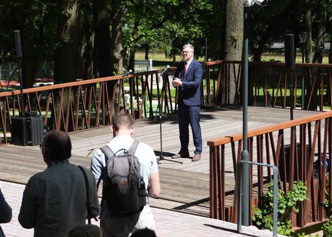 Otrdien, 25. jūnijā plkst. 14.00, esot klāt Rīgas domes (RD) pārstāvjiem, atklāts pārbūvētais Dauderu parks.