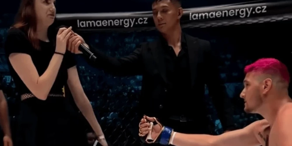 Lukāšs Bukovazs lūdz draudzenes roku (ekrānuzņēmums no "X")