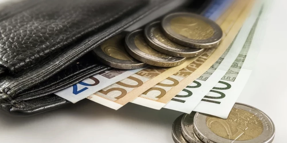 Pēc 2 gadiem Latvijā stāsies spēkā izmaiņas algu regulējumā. Kas jāzina?
