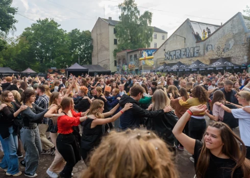 "Singapūras satīns", Žoržs Siksna, "Inokentijs Mārpls" un citi - zināmi mūziķi, kas tautu šogad priecēs "Ezīšfestā"