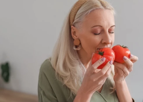 Menopauzes laikā jāēd citādi nekā jaunībā. No kuriem produktiem jāatsakās?