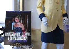 Princeses Diānas tērpi un karaliskie priekšmeti izsolīti par miljoniem ASV dolāru