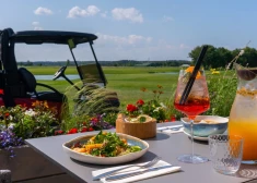 FOTO: Dzīvā mūzika, ēdieni un dzērieni: “Jurmala Golf Club” aicina uz bezmaksas tematisko vakaru sēriju