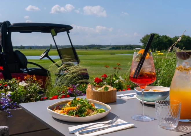 FOTO: Dzīvā mūzika, ēdieni un dzērieni: “Jurmala Golf Club” aicina uz bezmaksas tematisko vakaru sēriju