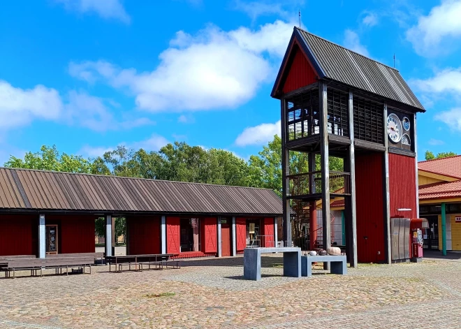 Ventspilī atjaunots tirgus zvanu tornis