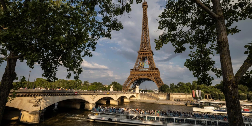 Parīzes olimpiskās spēlēs: Sēnas upe vēl aizvien nav paredzēta peldēšanai 