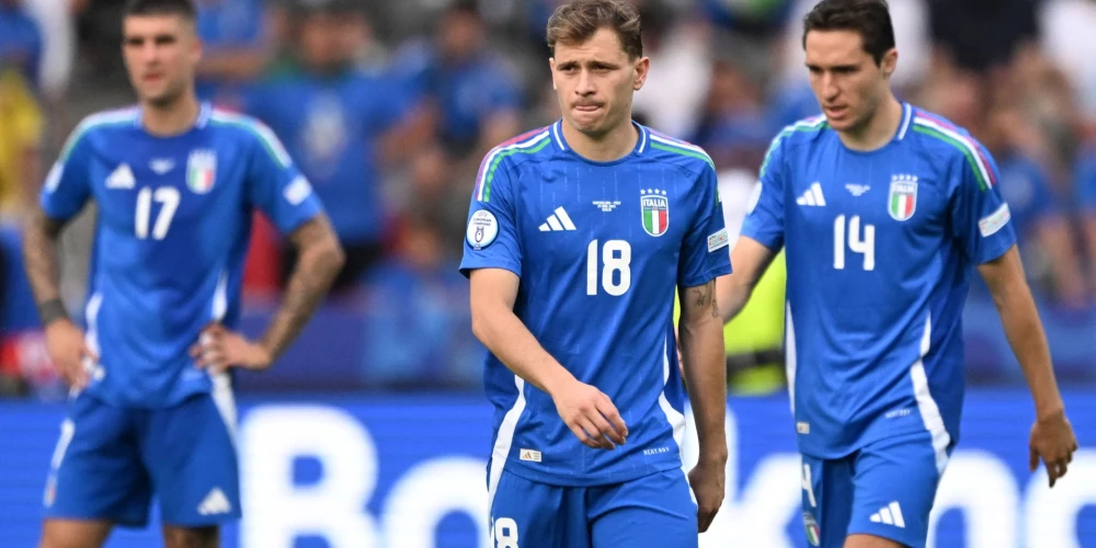 Nīkulīgi spēlējošā Itālija zaudē Šveicei un noliek Eiropas čempionu pilnvaras