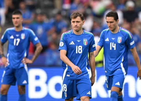 Nīkulīgi spēlējošā Itālija zaudē Šveicei un noliek Eiropas čempionu pilnvaras