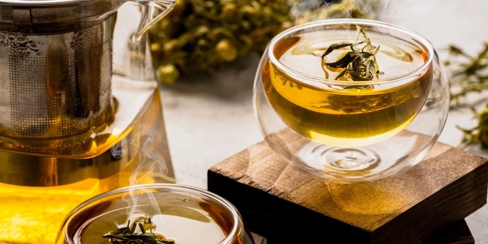 8 лекарственных растений, которые можно собрать летом для приготовления полезных чаев  