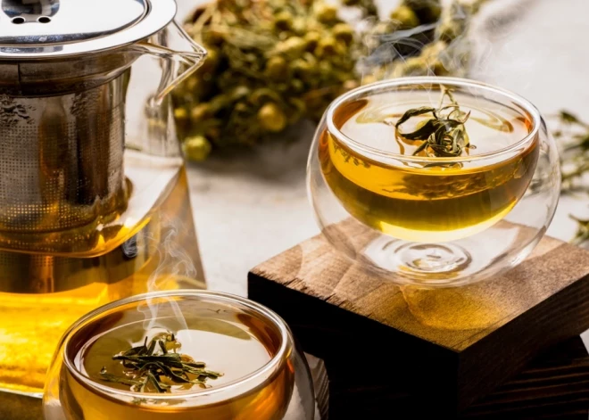 8 лекарственных растений, которые можно собрать летом для приготовления полезных чаев