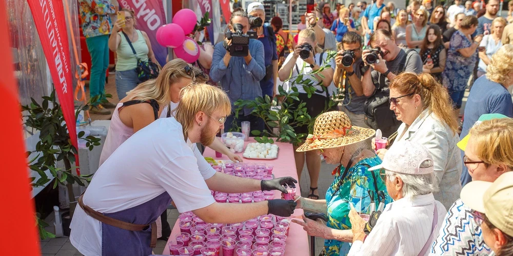 Latvijas aukstās zupas tautas degustācijas pasākums Esplanādē.