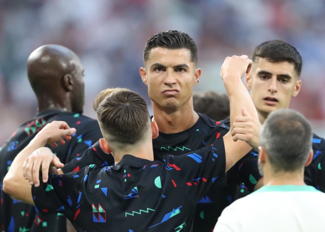 Portugālei un Francijai favorītu statusu būs jāapliecina arī laukumā; astotdaļfināls vēl diviem no galvenajiem favorītiem