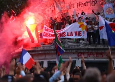 Francijas ielās tūkstošiem cilvēku protestē pret Nacionālās apvienības dominanci vēlēšanās