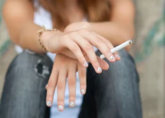 Врачи бьют тревогу: дети в Латвии начинают курить все раньше - пробуют уже в первом классе