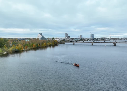 Daugava pie Zaķusalas.