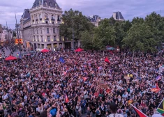 Вскоре после выборов в Париже прошли протесты против победы ультраправых.