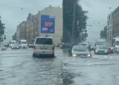ВИДЕО: улицы Риги затоплены после внезапного ливня
