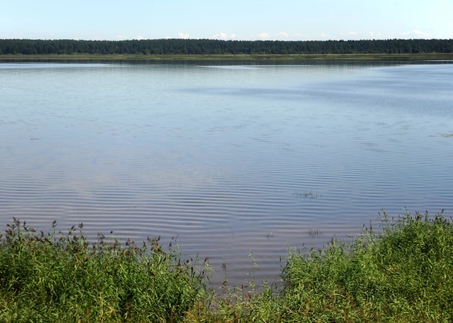 Самая теплая вода в реках и озерах в восточной части страны