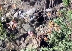 VIDEO: Krievijas armija savos gaļas uzbrukumos sūta arī sievietes; ukraiņu droni dzimumus nešķiro