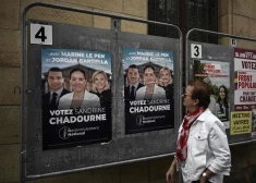Francijas vēlēšanas: 200 kandidāti izstājas, cenšoties apturēt galēji labējo uzvaru