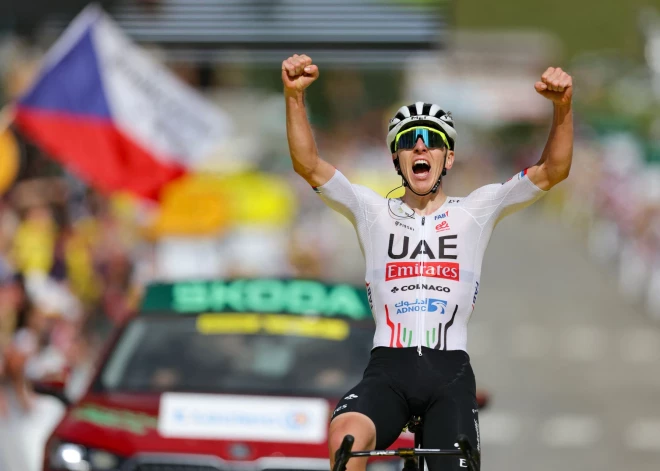 Tadejs Pogačars otrdien izcīnīja uzvaru prestižā daudzdienu velobrauciena "Tour de France".