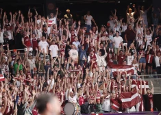 VIDEO: fani kopā ar Latvijas basketbola izlasi vienojas saviļņojošā himnas dziedājumā bez pavadījuma