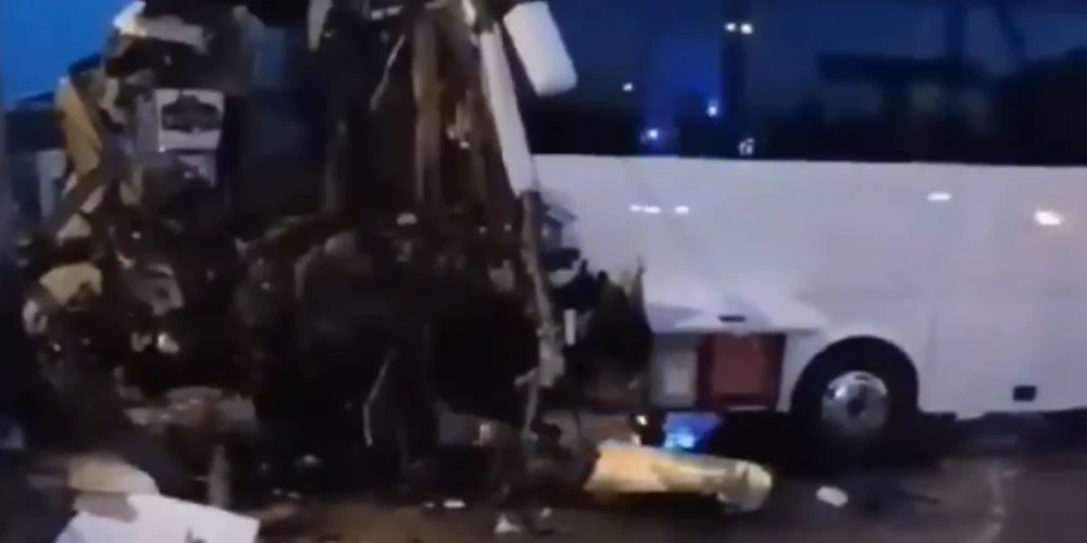 ВИДЕО: автобус с российскими и белорусскими туристами попал в ДТП в Турции - два десятка пострадавших