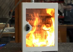 VIDEO: eksperiments ar ugunsgrēka likvidēšanu elektrības sadales kārbā
