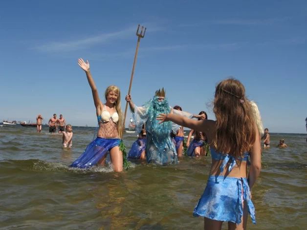 Sestdien, 13. jūlijā, Latvijas jūras piekrastes pilsētās un ciemos svinēs tradicionālos Zvejnieksvētkus.