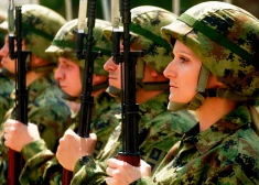 Vācijas bruņoto spēku ģenerālinspektors ierosina obligātajā aizsardzības dienestā iesaukt arī sievietes