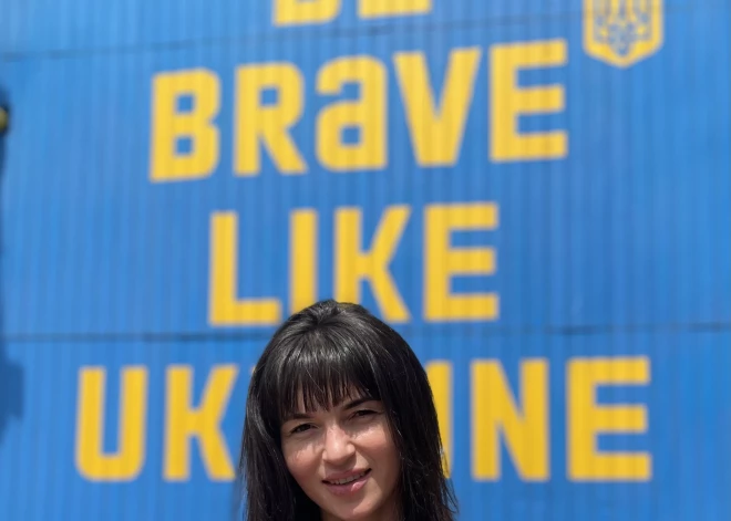 Ārste Dana Isarova radiniekus Ukrainā iepriekšējo reizi apciemoja 2021. gada septembrī, jo pandēmijas laikā divus gadus tas nebija iespējams. Danas radi dzīvo Kijivā, kā arī Čerņihivā, kas atrodas tuvu Krievijas un Baltkrievijas robežām, un kara pirmajos mēnešos atradās Krievijas armijas ielenkumā. Un turp arī mediķe devās.