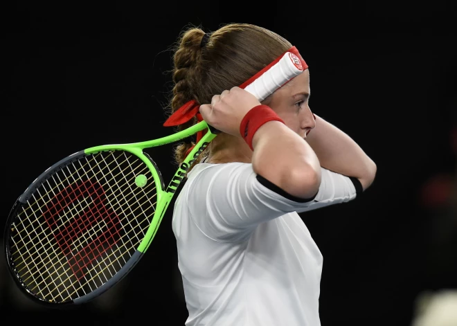 Ostapenko ar Kičenoku Vimbldonas čempionātā dubultspēlēs pārvar pirmo kārtu