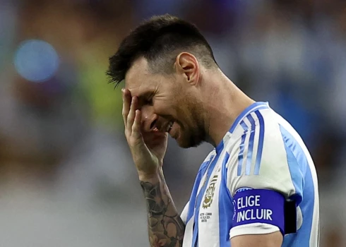 Mesi seko Ronaldu piemēram un neiesit "pendeli'; Argentīna iekļūst "Copa America" pusfinālā