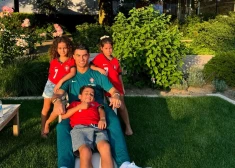 Джорджина Родригес показала новые фото с Роналду и их детьми на фоне эмоционального Евро-2024