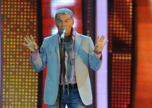 Oļegs Gazmanovs konkursa "Jaunais vilnis 2012" atklāšanas koncertā Dzintaru koncertzālē.