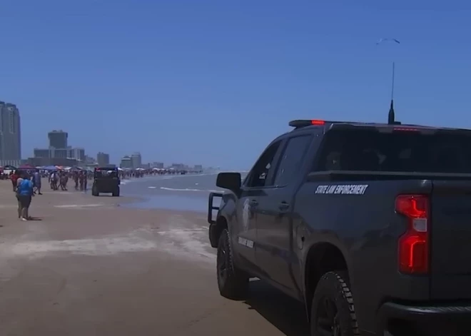 ВИДЕО: "Ее голень отсутствовала!" Люди в шоке от пережитого на пляже в Техасе [предупреждаем, неприятные кадры]