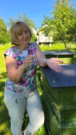  Mamma Ilona Radziņa ir ģimenes ārste un sertificēta apiterapeite – ārstē ar bišu produktiem. 