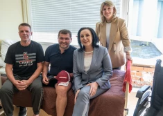 FOTO, VIDEO: Ukrainas ministre apmeklē rehabilitācijas centru "Vaivari", kur tiek ārstēti arī Ukrainas karavīri
