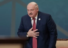 Izskan baumas, ka Baltkrievijas līderim Akeksandram Lukašenko atkal sašķobījusies veselība