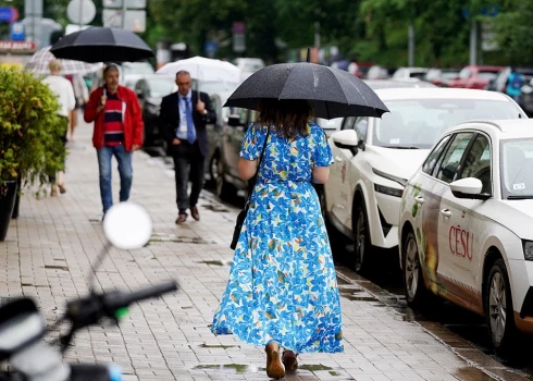Svētdien visā Latvijā gaidāms īslaicīgs lietus, vietām arī pērkona negaiss
