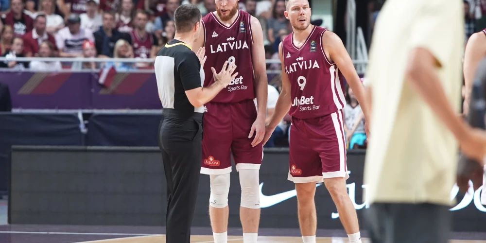 Divi no Latvijas basketbola izlases līderiem Dāvis (pa kreisi) un Dairis Bertāni.