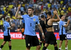 Urugvajas futbolists Manuels Ugarte, kurš ikdienā pārstāv Parīzes "Saint-Germain" priecājas ar izlases panākumu.
