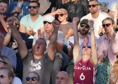 Olimpiskās kvalifikācijas turnīra pusfināla spēles bakstebolā vīriešiem starp Latvijas un Kamerūnas valstsvienībām skatīšanās Sarunu festivāla "Lampa" laikā Cēsu pils parkā.
