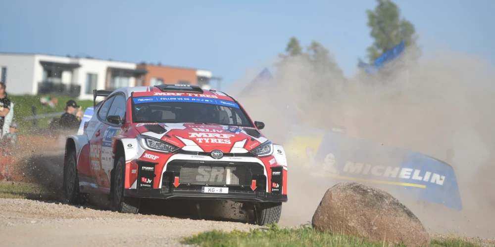 Martiņa Seska ekipāžā WRC rallijā startē ar "Ford Puma" automobili, kamēr ERC posmā Igaunijā brauca ar "Toyota Yaris" (attēlā).