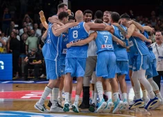 Grieķijas un Spānijas basketbolisti izcīna ceļazīmes uz Parīzes olimpiskajām spēlēm
