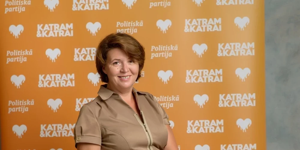 Inga Tuhbatova "Baltijas antifašistu" kontaktpersonas uzdevumā bija vākusi un apkopojusi informāciju par Latvijā plānotajiem iepirkumiem, kas saistīti ar militāro jomu un Latvijas valsts aizsardzības spēju stiprināšanu.