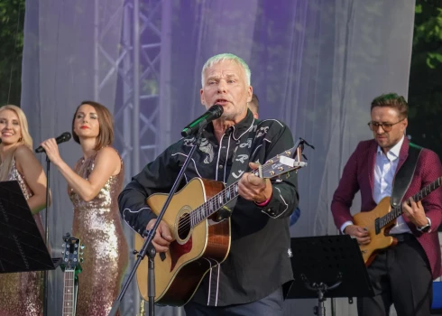FOTO: Ventspilī sirsnīgi izskan Gunta Skrastiņa dziesmu un ziņģu festivāls